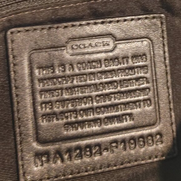 Coach Signature Purse - Shoulder Crossbody Bag, Leather/Canvas, Black. - Picture 4 of 16